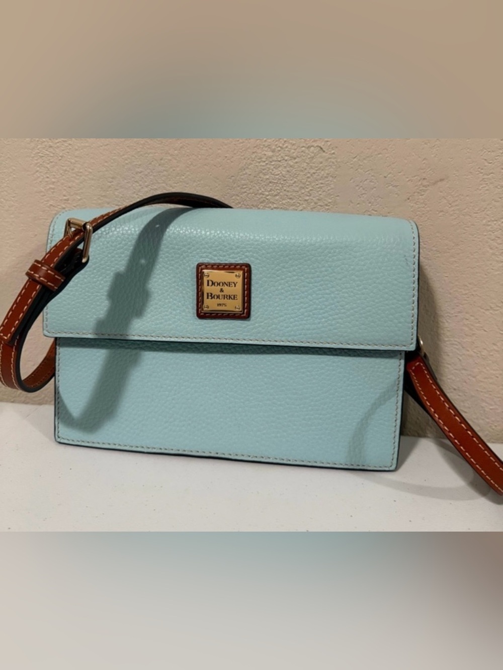 Dooney & Bourke Pebble Grain Hunter Crossbody in Caribbean Blue EUC MSRP: $338 - Picture 3 of 9